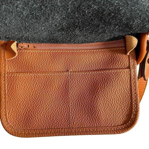Dooney and Bourke ~Vintage ~ black with tan ~ crossbody bag ~ made in USA - Picture 5 of 12